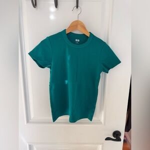 Uniqlo Crew Neck T-Shirt in green, size S